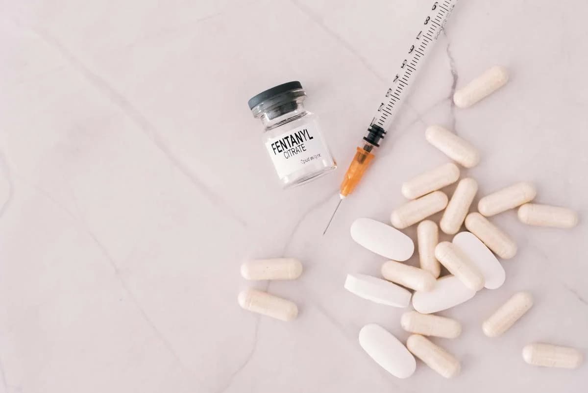 Non solo fentanyl: in Europa cresce l'allarme per le nuove droghe sintetiche