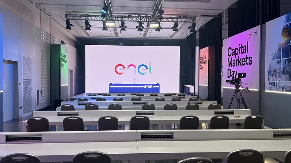 Enel accelera: 53 miliardi di investimenti per spingere reti e rinnovabili