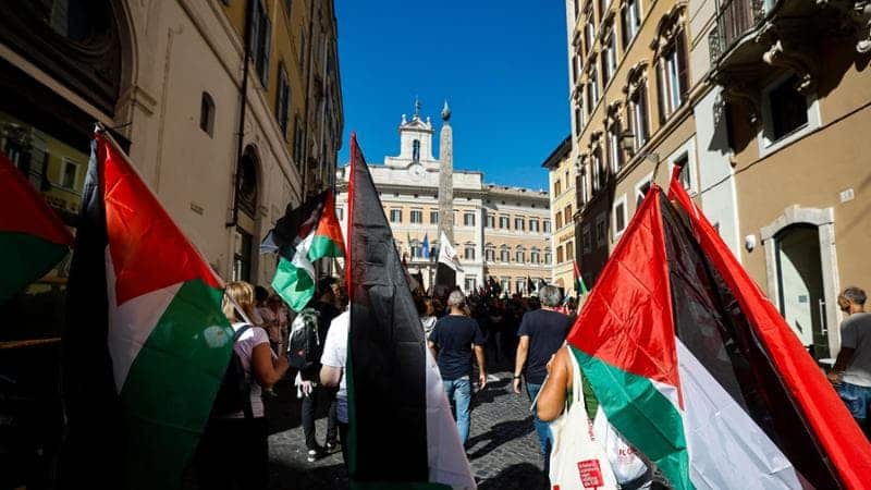 Italia in piazza per Gaza: lo slogan “Blocchiamo tutto” accende la protesta