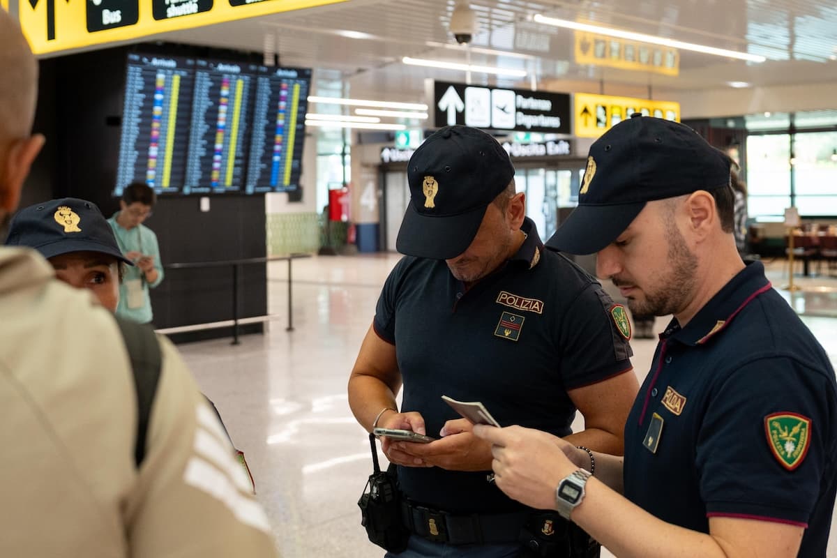 Spagna, tornano i controlli alle frontiere con l’Italia: cosa cambia per chi viaggia