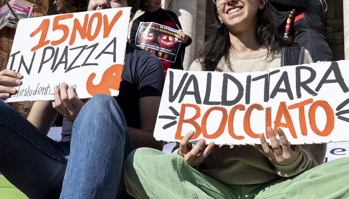 Scuola, sciopero di docenti e studenti il 15 novembre