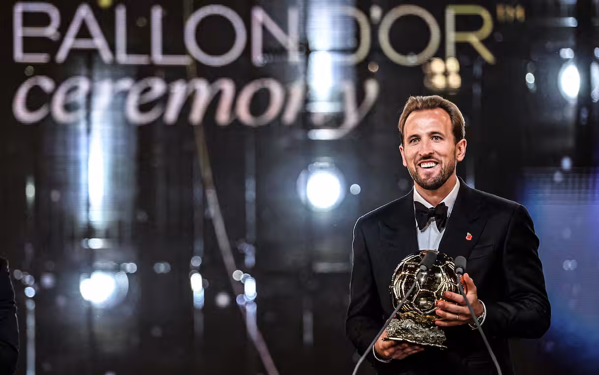 Pallone d’Oro 2026 a Harry Kane, Mbappé secondo e Yamal terzo: tutti i premi della serata