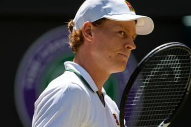 Sinner travolge Djokovic e vola in finale a Wimbledon: ora la sfida con Zverev