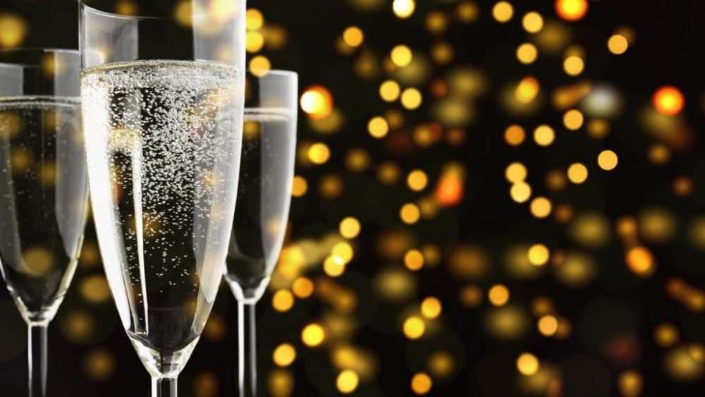 Il Prosecco segna un aumento record delle esportazioni, in Francia crisi forniture di Champagne