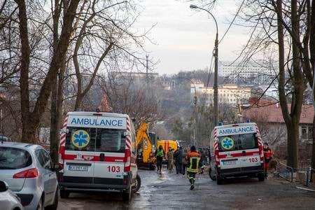 Ucraina, nuovi attacchi a Kharkiv. Putin a Macron: “Molto pericolosa l’idea di truppe occidentali”