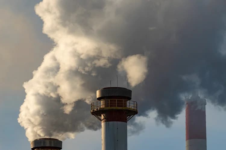 Clima, allarme Onu: emissioni record nel 2025, il pianeta rischia un riscaldamento di 2,8°C entro il 2100
