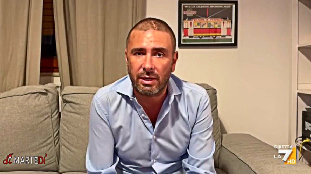 Alessandro Di Battista torna in video dopo il malore a Cuba: «Sto meglio, presto racconterò tutto»