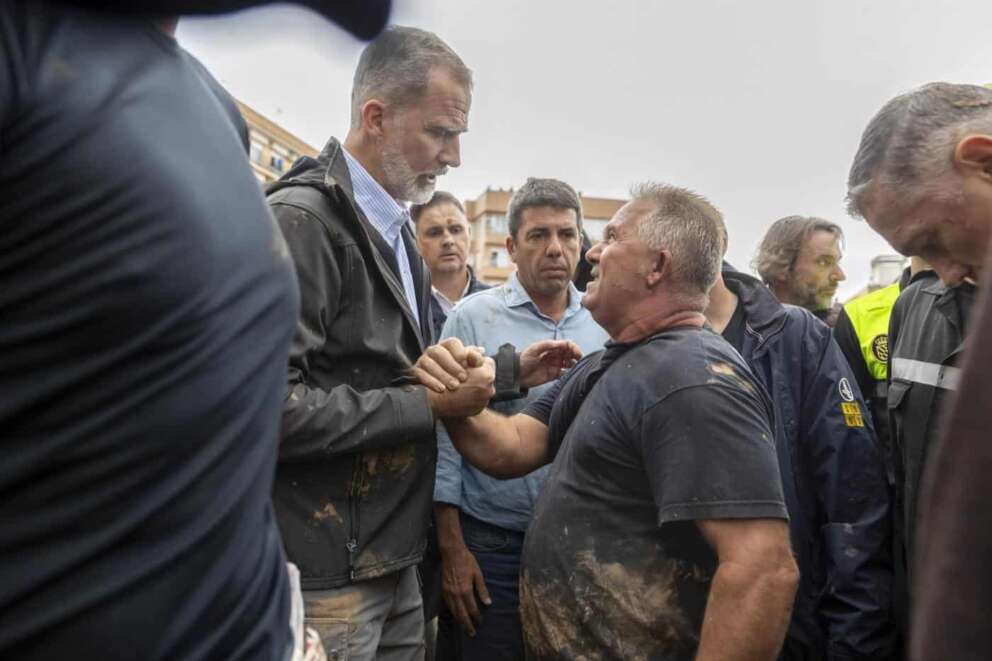 Spagna, a Paiporta le proteste contro il re Felipe e Sanchèz