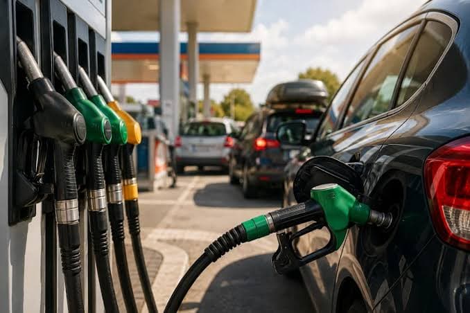 Carburanti, nuovi rincari a Ferragosto: benzina verso i 2 euro, diesel oltre quota 2,08