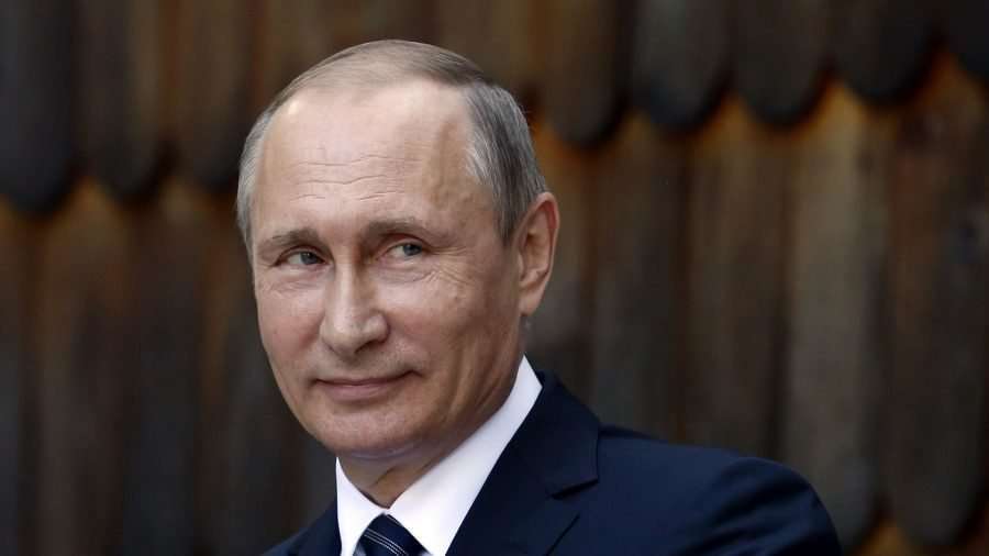Ucraina: Putin: “Per contrastare le sanzioni particolare attenzione ai progetti nell’Artico”, Biden: “Putin responsabile di genocidio” Macron frena