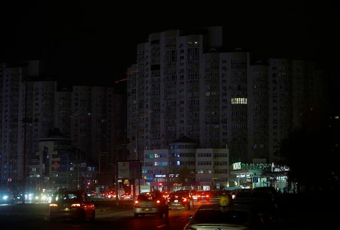 Ucraina, blackout nel Paese. Borrell: "Maggiore sostegno europeo"