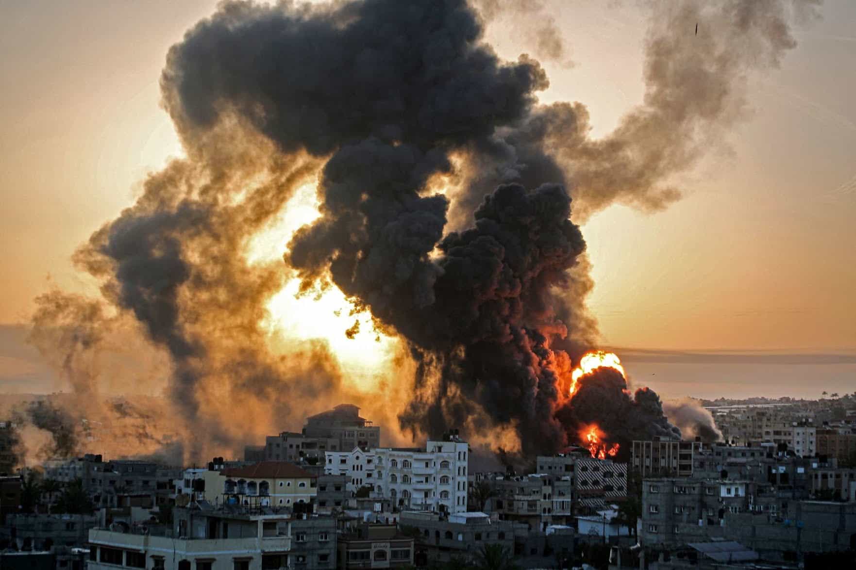 Gaza, quasi 24 mila morti. Media Usa: “Biden sta perdendo la pazienza con Netanyahu”