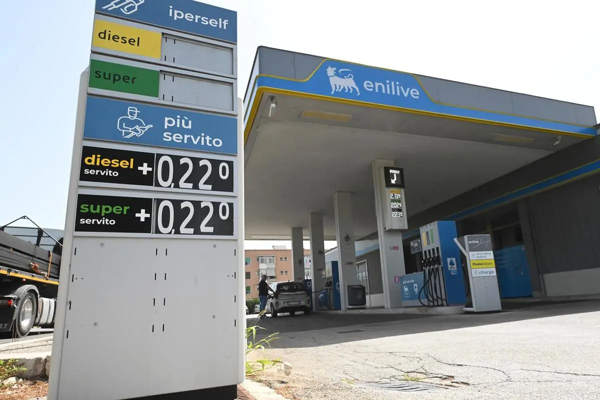 Carburanti, Palazzo Chigi: «Bene il tetto ai prezzi deciso da Eni»