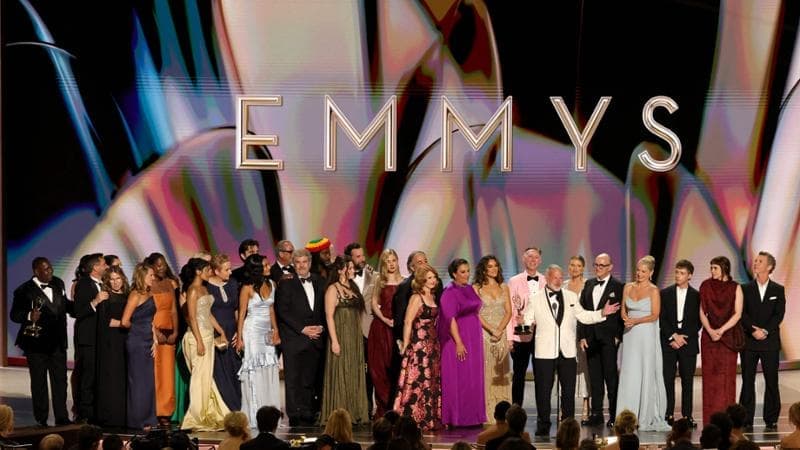 Emmy Awards 2026, trionfa “Widow’s Bay”: 14 premi e doppietta storica per Matthew Rhys