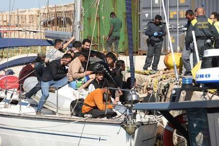 Decreto flussi: regolamentazione degli ingressi, norme per combattere il caporalato, click day per le assunzioni