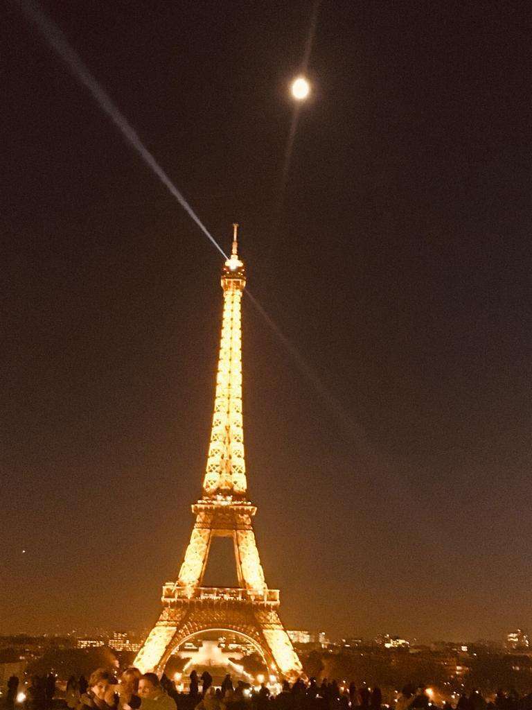 Covid 19: Parigi tra le metropoli a rischio, Macron tira il freno