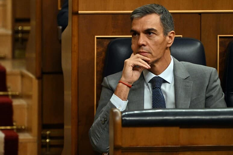 Spagna, bocciato il piano casa di Sánchez: Junts vota con PP e Vox, torna l'ipotesi elezioni
