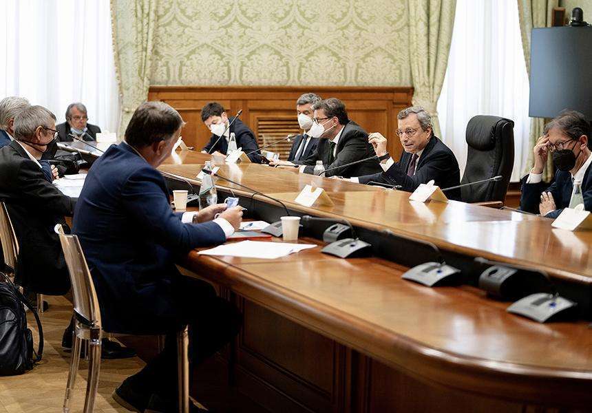 Mario Draghi incontra i sindacati, c’è accordo sul tema della sicurezza sul lavoro
