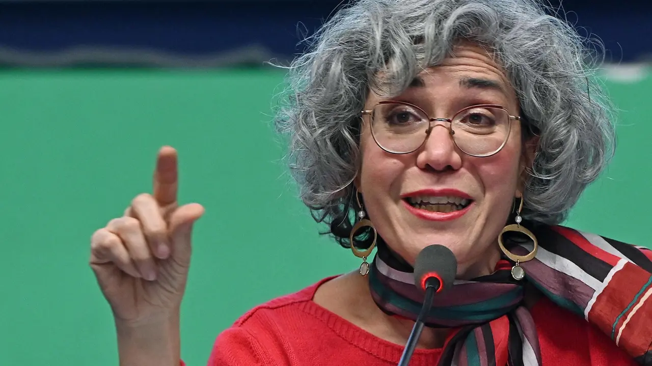 Benedetta Tobagi: "Il mondo brucia, ma Tajani e Vannacci parlano di gonne. Sono solo armi di distrazione di massa". E invita i giovani a ripartire da Emma Bonino