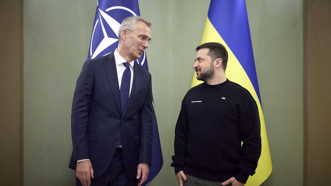 Stoltenberg ribadisce il sostegno della Nato a Kiev: ” Solo gli Ucraini possono decidere le condizioni di pace”