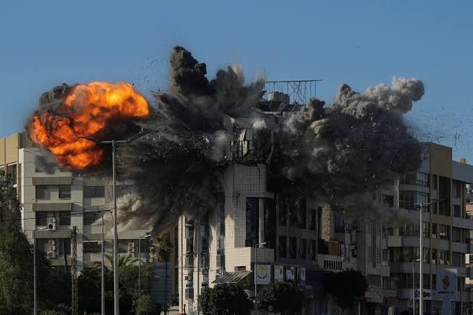 Guerra Usa-Iran: l'attacco a Larak riaccende il fronte del Golfo e spinge il petrolio oltre i 90 dollari