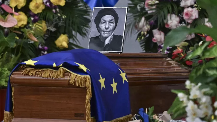 L’ultimo saluto a Emma Bonino, applausi in Campidoglio per la storica leader radicale