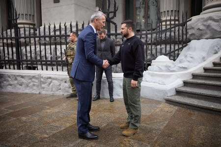 Nato e Usa accelerano sugli aiuti a Kiev. Stoltenberg: “Sono già in arrivo”