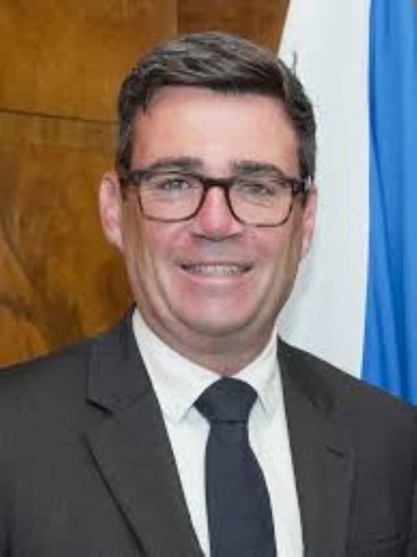 U.K. Andy Burnham entra alla Camera dei Comuni tra gli applausi. E' in pole position per prendere il posto di Starmer alla guida del Labour Party