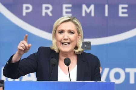 Francia, a due giorni dalle elezioni il partito di Le Pen continua a crescere nei sondaggi