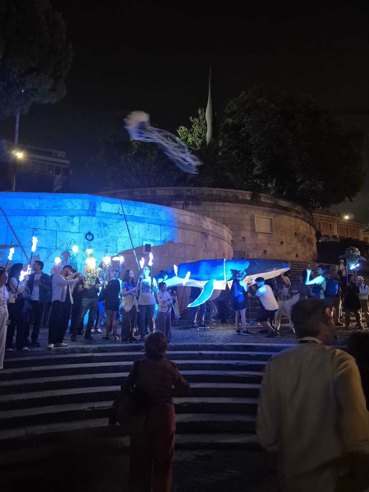 Riscarti porta il mare nel cuore di Roma: arte e riciclo sfilano fino al Tevere