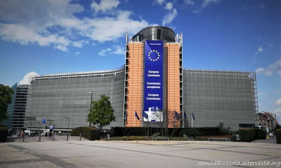 Stop vendita auto benzina e diesel dal 2035, la decisione della Commissione Ue