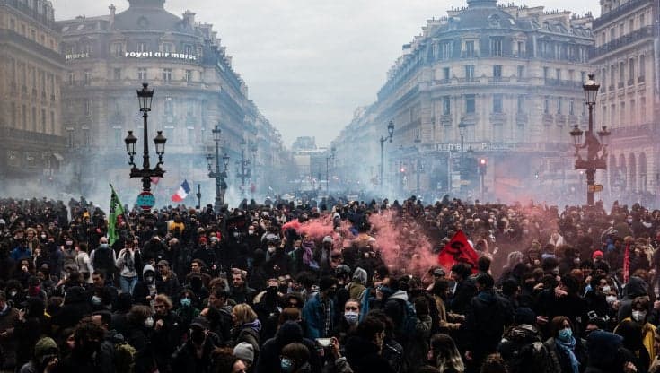 Francia, proteste dei gruppi studenteschi in tutto il Paese contro Barnier come primo ministro