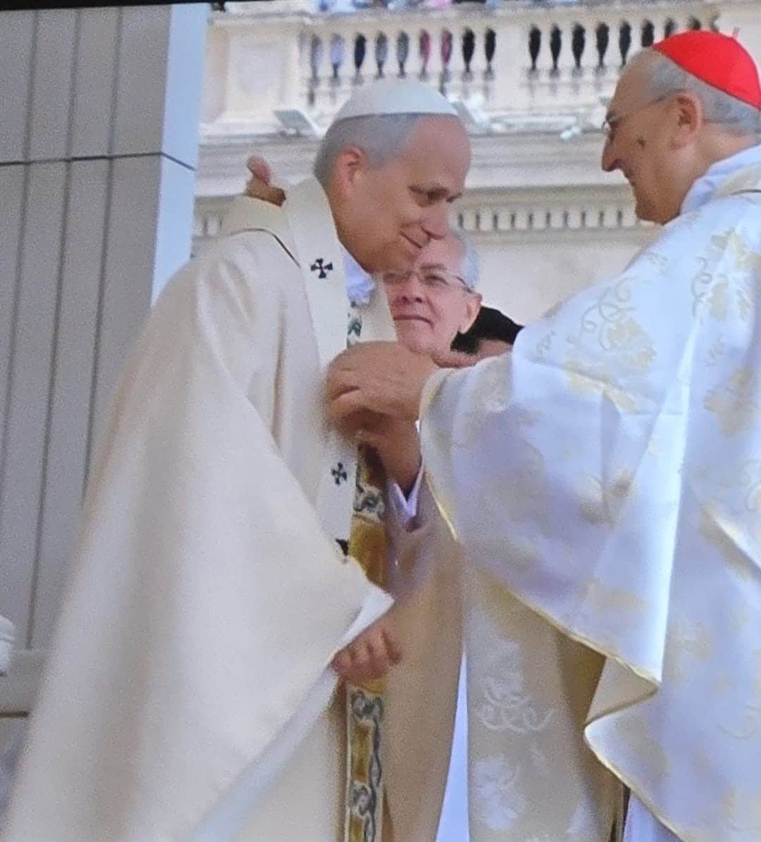 Leone XIV commosso durante  il rito  del pallio e dell'anello, "Sono stato scelto senza alcun merito" e ha richiamato all'unità della Chiesa