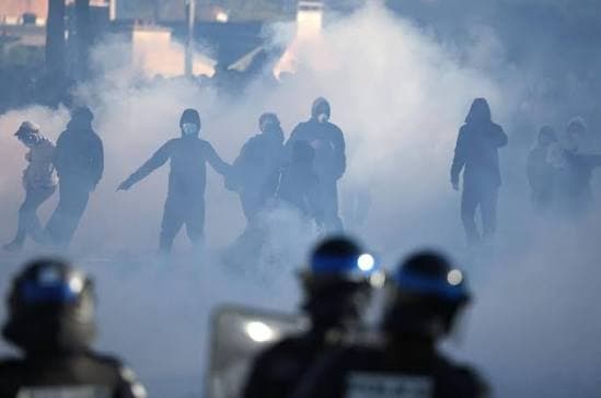 Francia, la rivolta degli studenti dilaga: oltre 5mila arresti e centinaia di feriti