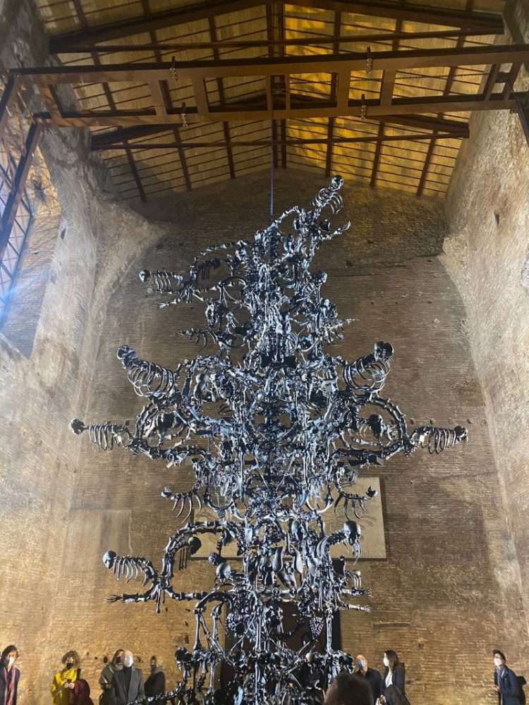 “La commedia umana”, un capolavoro di Ai Weiwei che ci riporta agli orrori della guerra