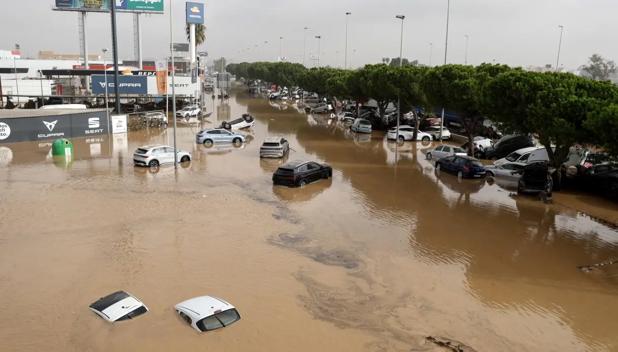 Alluvione in Spagna, almeno 95 i morti, si cercano i dispersi