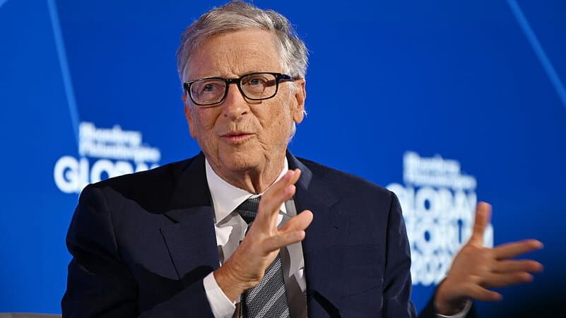 Bill Gates avverte sui rischi dell’IA: «Gli Usa prendano la guida, serve una legge»