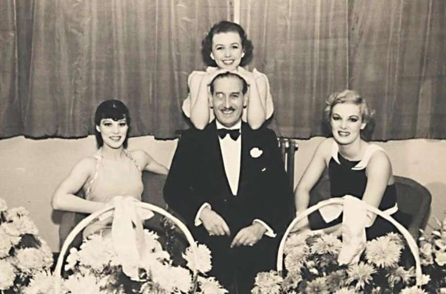 Mr. Sassoon, immobiliarista sefardita di Shanghai.