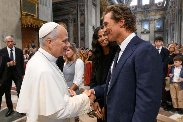 Matthew McConaughey ricevuto da Papa Leone XIV: incontro in Vaticano durante l'udienza generale