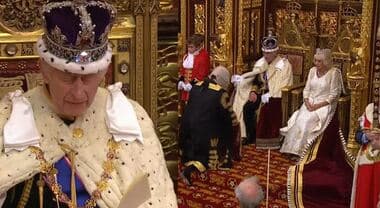 GB, Re Carlo ha tenuto il suo King’s Speech: il primo discorso tenuto in chiave Labour