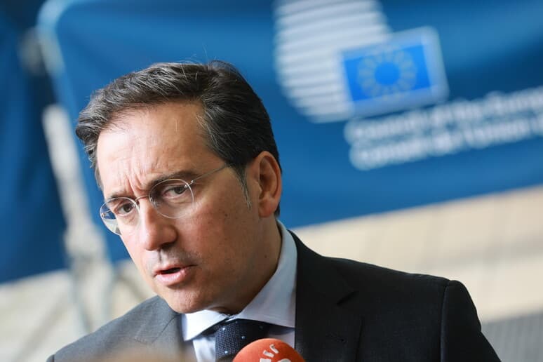 Ceuta, Madrid attacca l'Italia: "Controlli sproporzionati". La crisi apre uno scontro diplomatico tra Roma e la Spagna