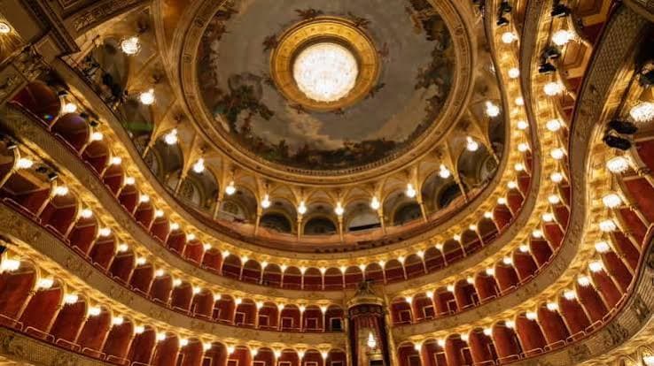 Aumenta la spesa per i consumi culturali: 108 euro al mese per famiglia