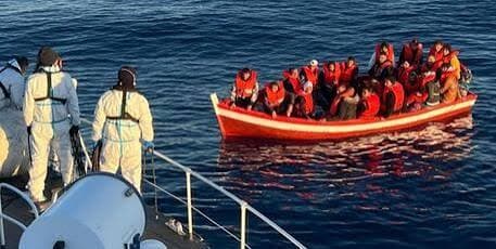 Migranti, calano gli sbarchi in Italia: nel 2026 arrivi più che dimezzati