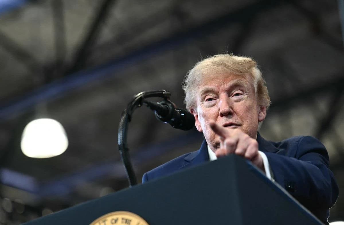 Trump alza i dazi contro il Canada: tariffe al 50% e stop ad alcolici e latticini
