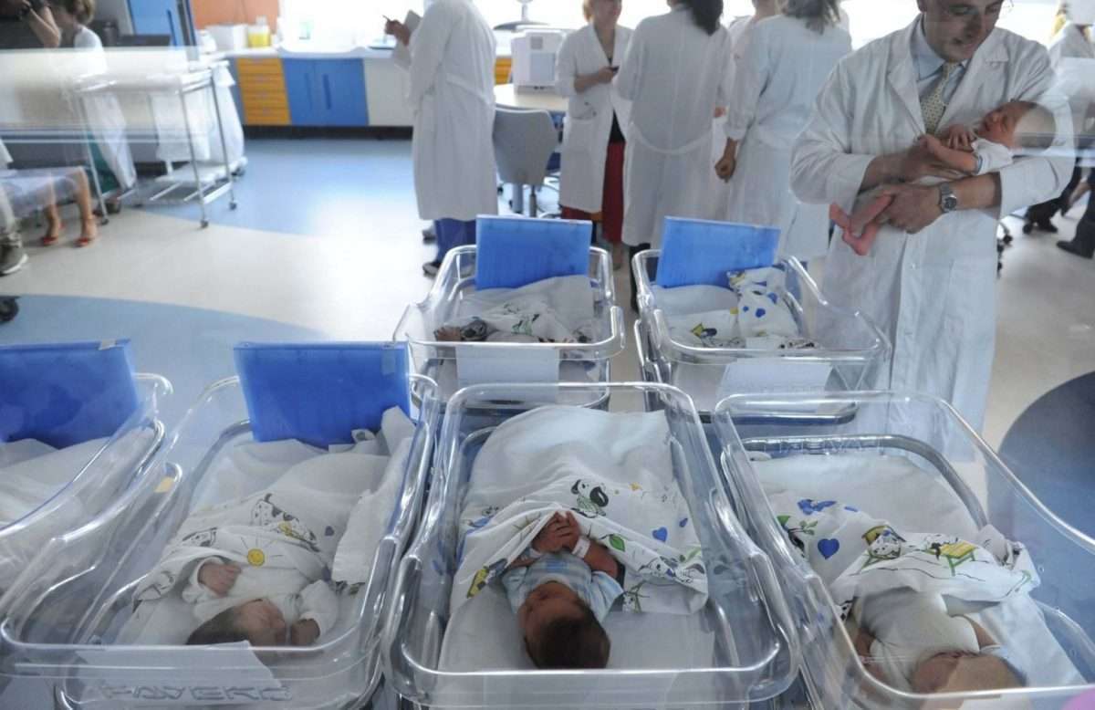 Rapporto Istat 2021, crollo dei consumi e nascite ai minimi storici dall’Unità d’Italia