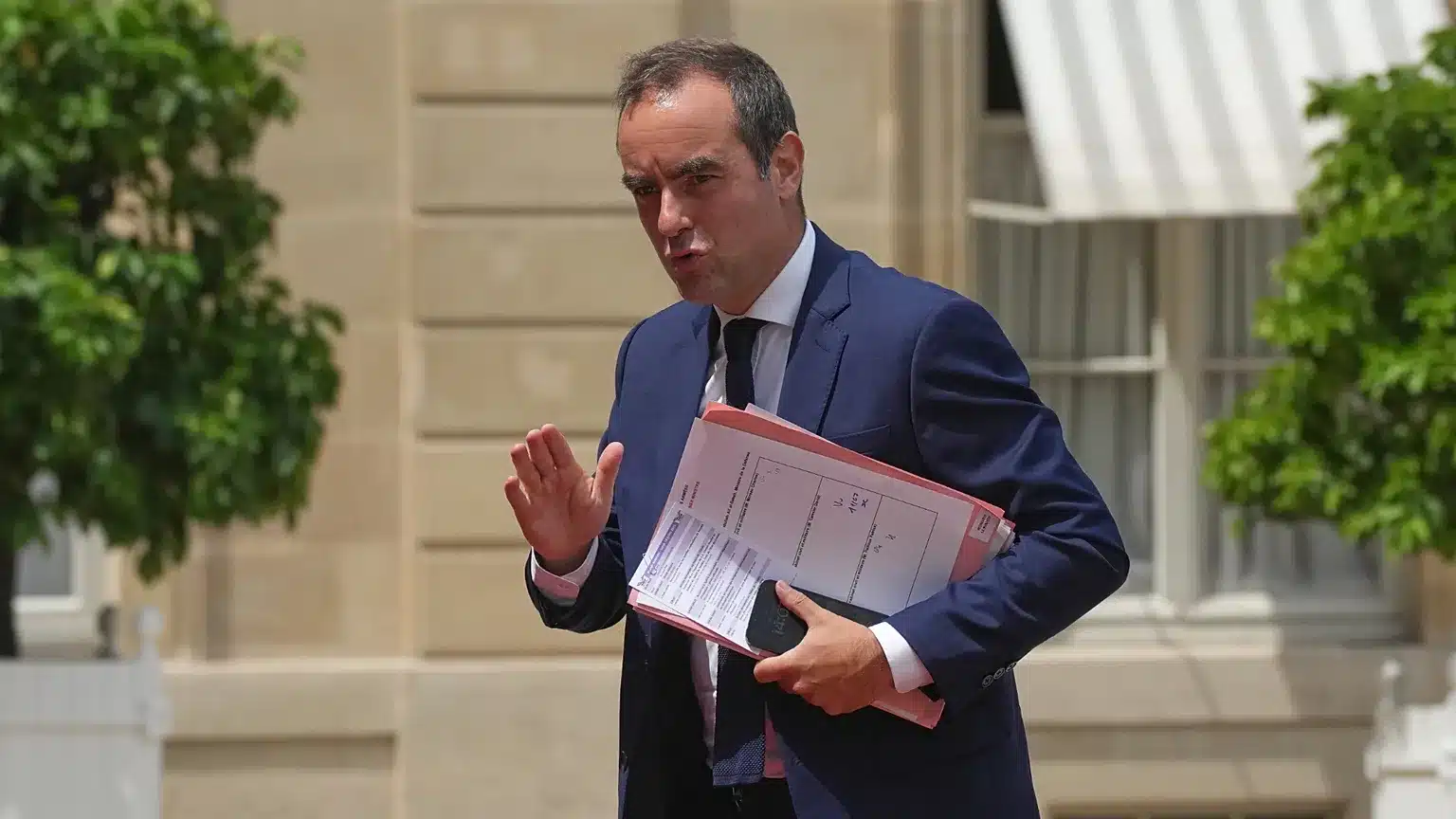 Francia, il premier Sébastien Lecornu presenta il nuovo governo: equilibrio tra continuità e apertura alla destra