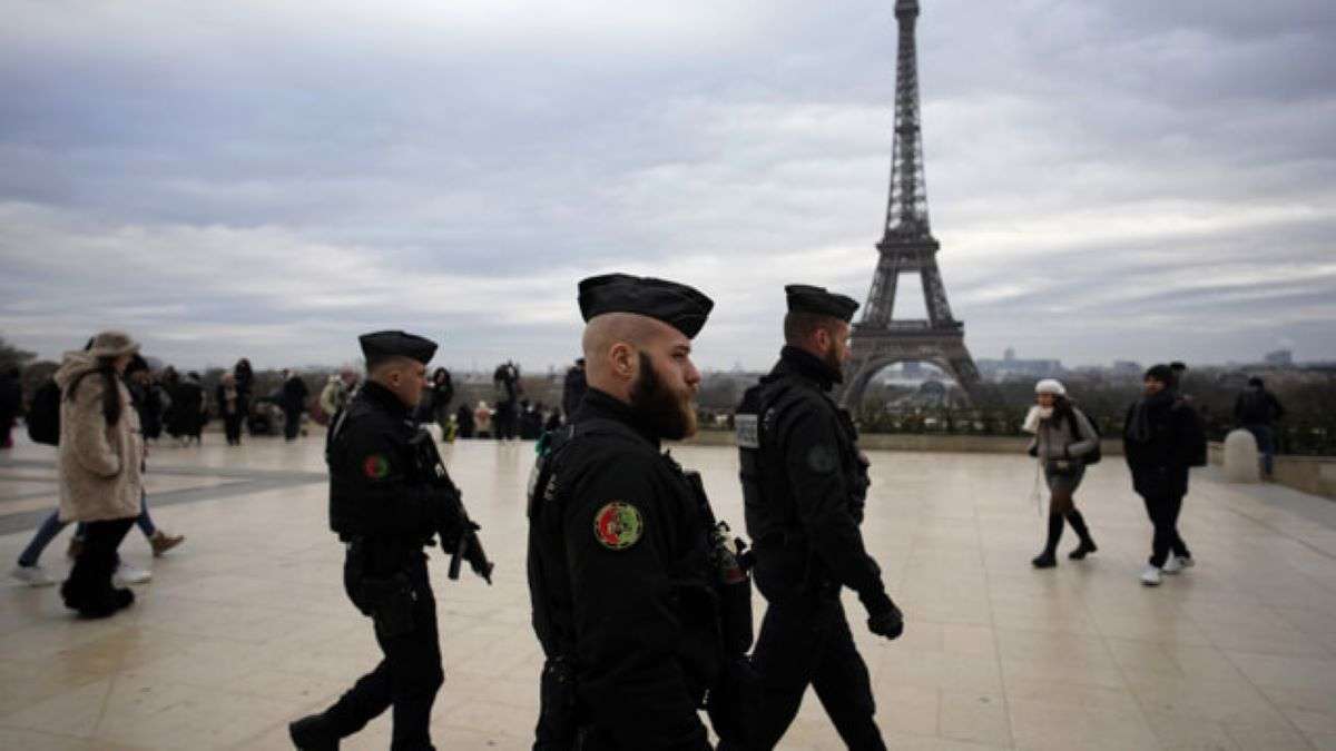 Feste al via e sale l'allerta terrorismo in tutt'Europa. In Italia sotto vigilanza 28 mila siti