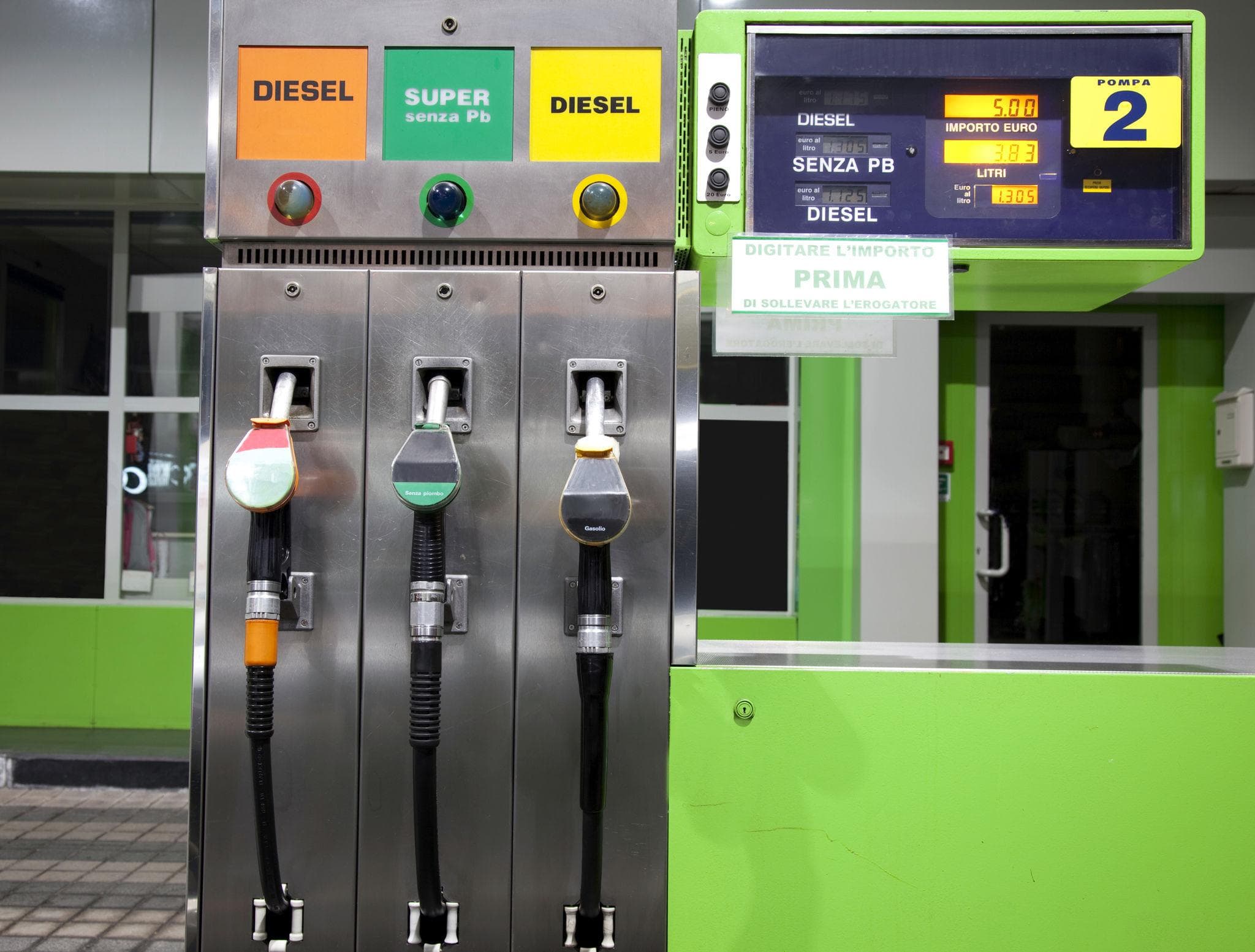 Caro carburanti, prorogato lo sconto sul diesel: il taglio resta di 17 centesimi