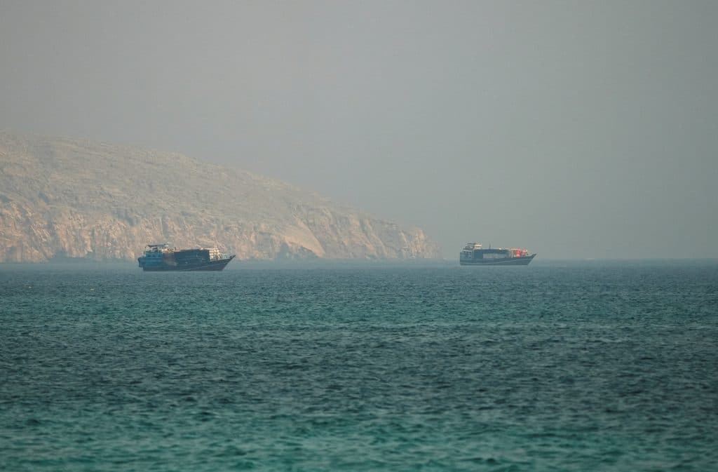 Dopo i raid Usa, Hormuz è quasi paralizzato: traffico ridotto e allarme per il petrolio