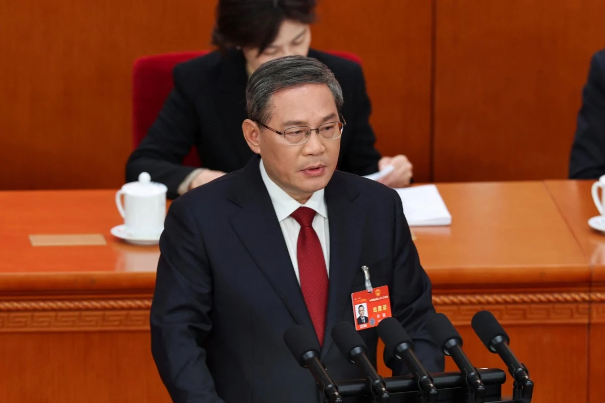 Il giorno del premier Li Qiang. Non c’é svolta nell’economia cinese, ma Pechino aumenta la spesa militare e tecnologica